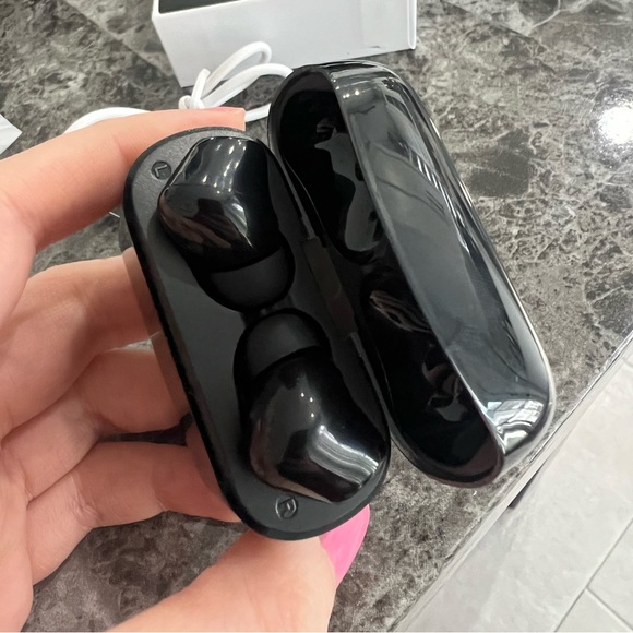 Wireless earbuds - Picture 3 of 4